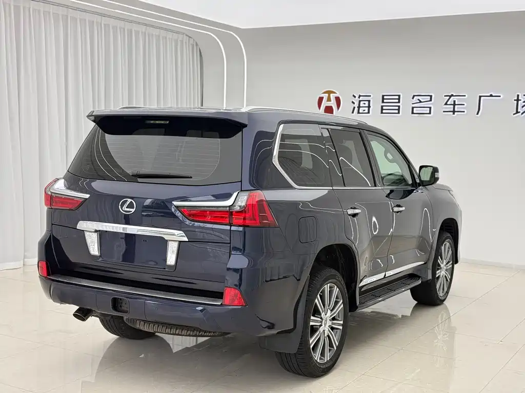 Lexus LX 2017 — фото 9