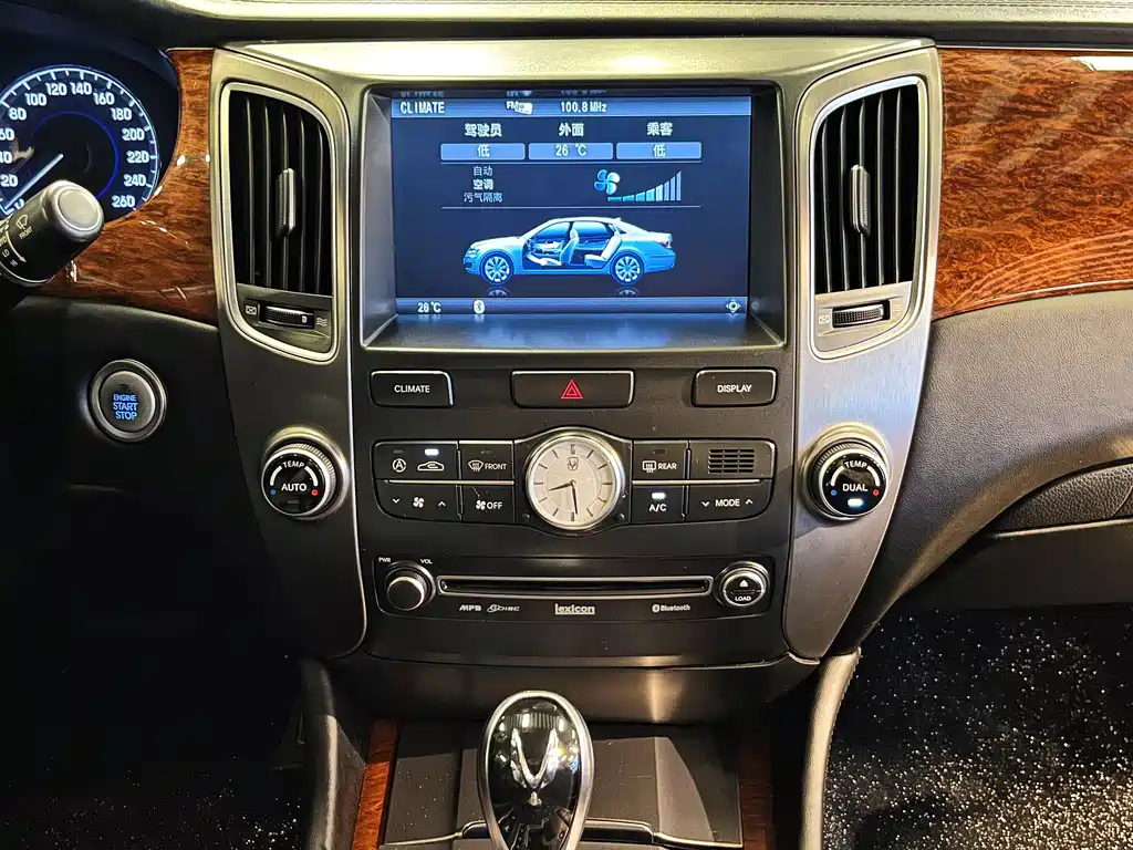 Hyundai Equus 2013 — фото 15