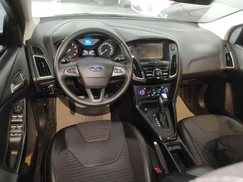 Ford Focus 2016 — фото 16