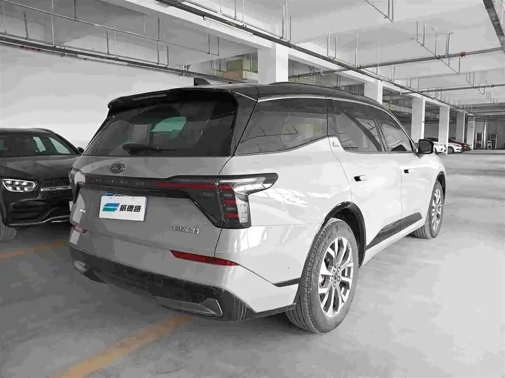 Ford Edge 2023 — фото 6