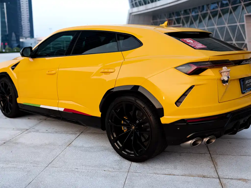 Lamborghini Urus 2023 — фото 14