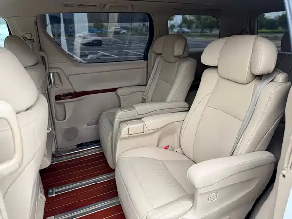 Toyota Alphard 2012