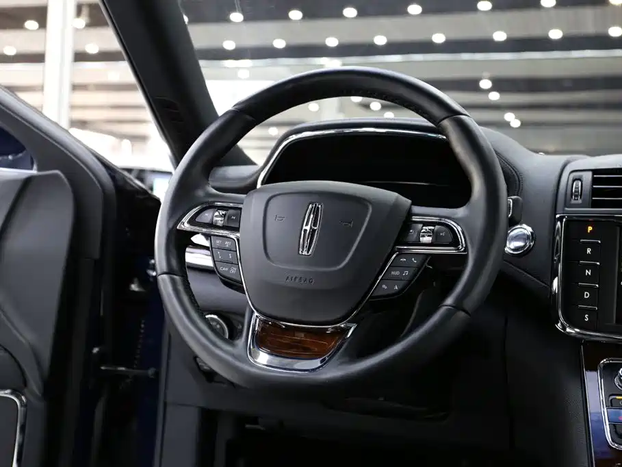 Lincoln Continental 2020 — фото 11
