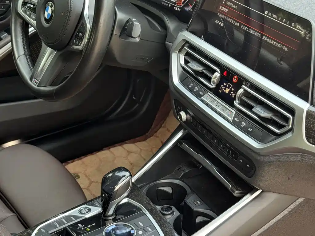 BMW 3 Series 2021 — фото 19