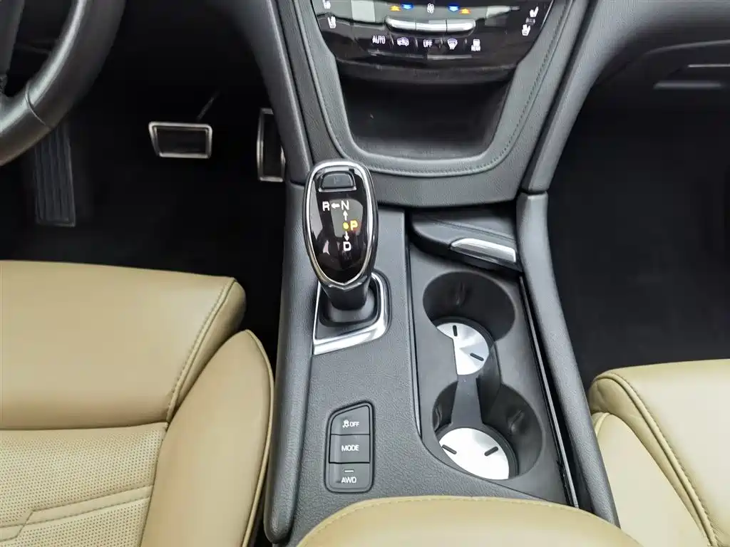 Cadillac XT5 2017 — фото 13
