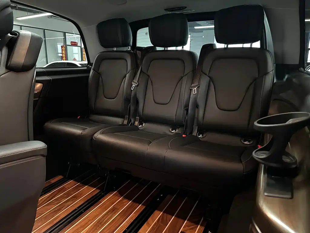 Mercedes-Benz V-Class 2022 — фото 28