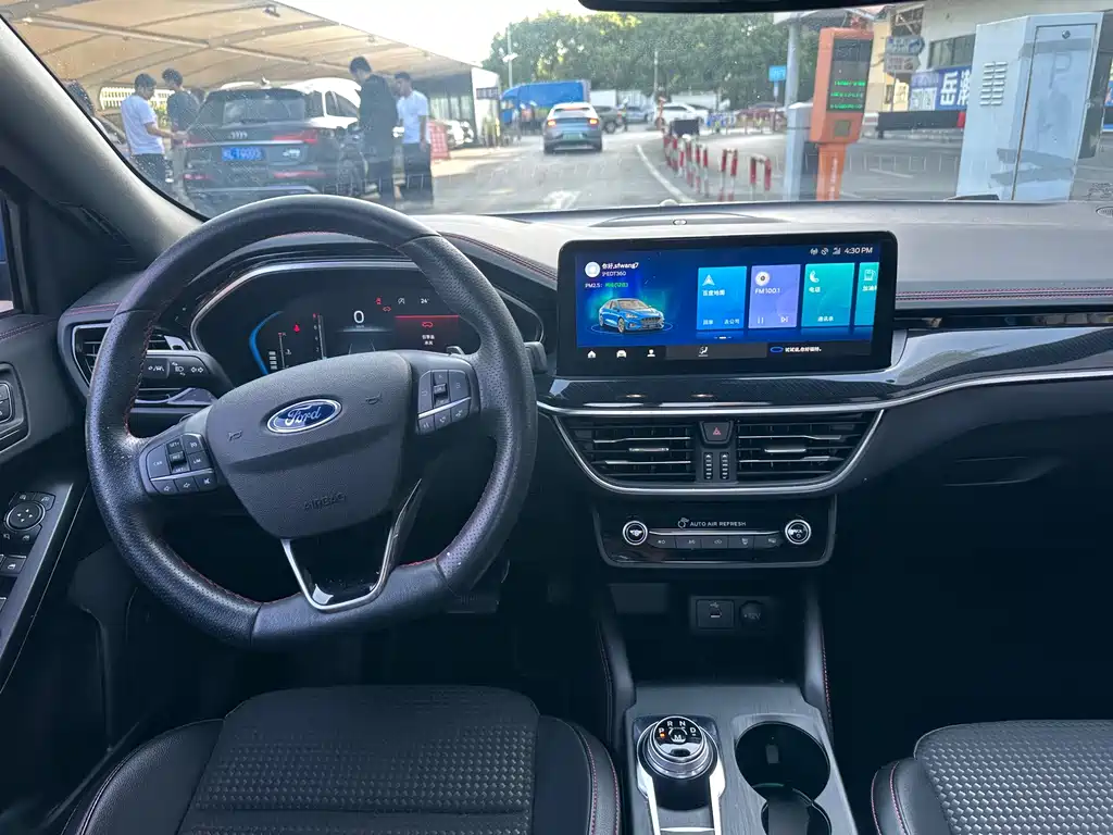Ford Focus 2022 — фото 10