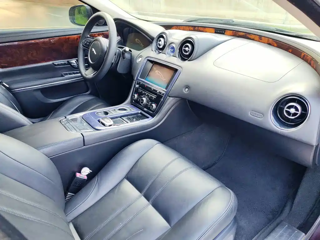 Jaguar XJ 2012 — фото 13