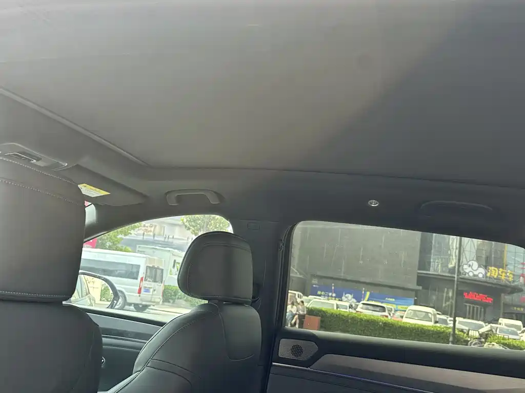 BYD L DM-i 2025 — фото 7