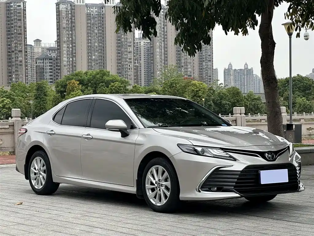 Toyota Camry 2022 — фото 3
