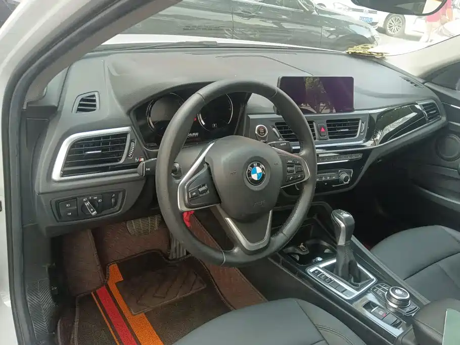 BMW 1 Series 2019 — фото 12