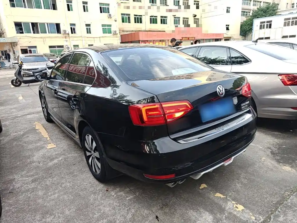 Volkswagen Sagitar 2018