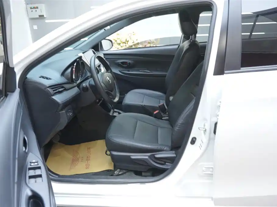 Toyota Yaris L 2020 — фото 14