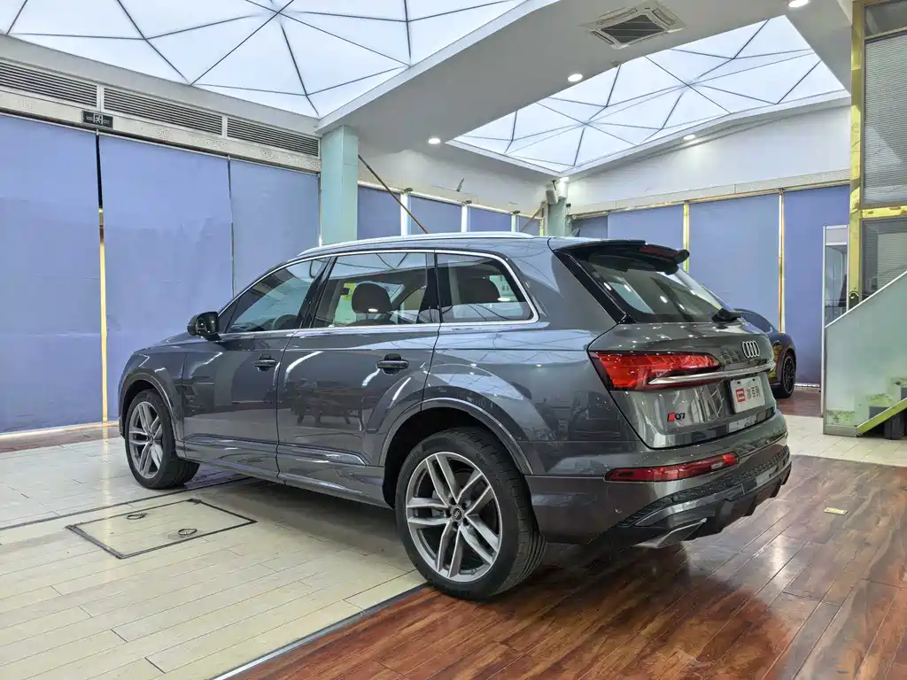 Audi Q7 — фото 17
