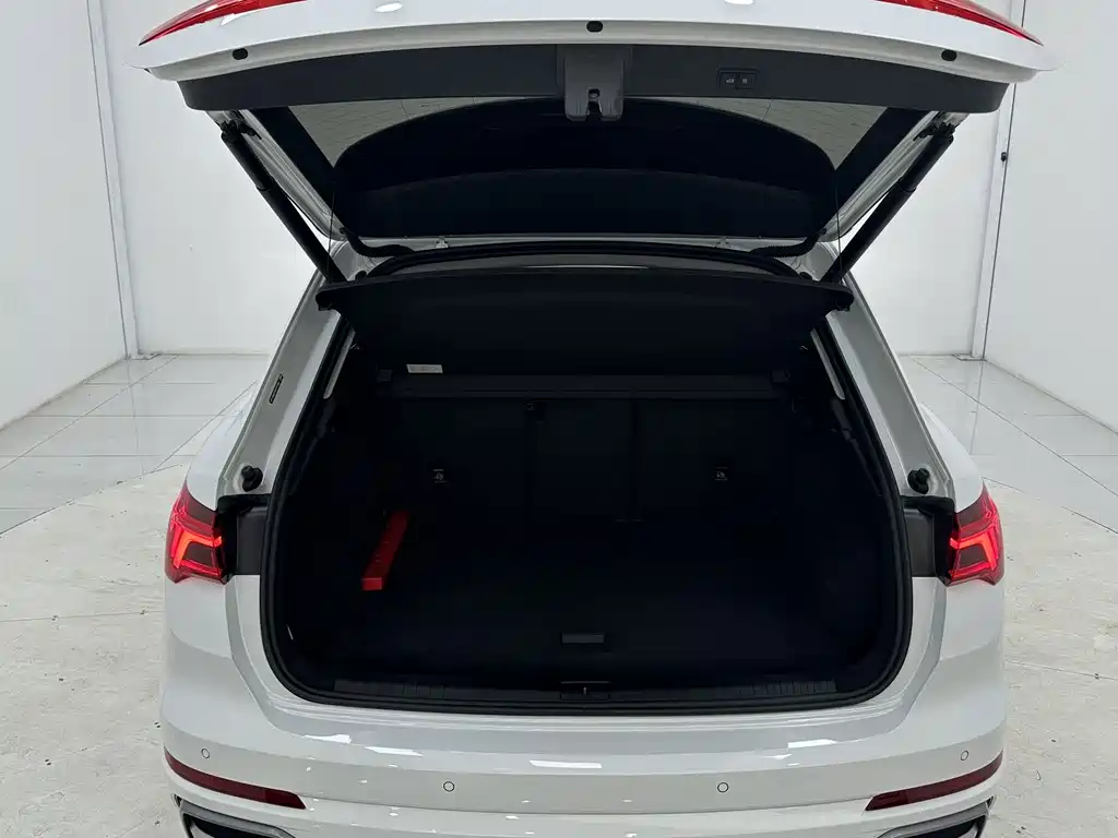Audi Q3 2023 — фото 16