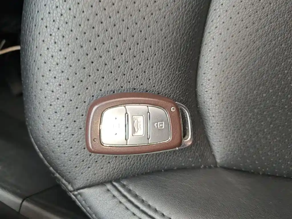 Hyundai Elantra 2018 — фото 9