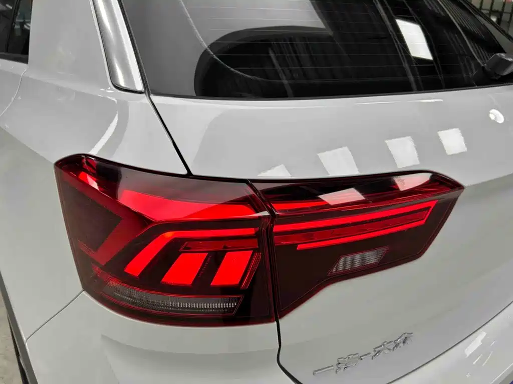 Volkswagen T-Roc 2023 — фото 18