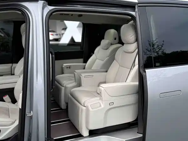 Li Auto MEGA 2025