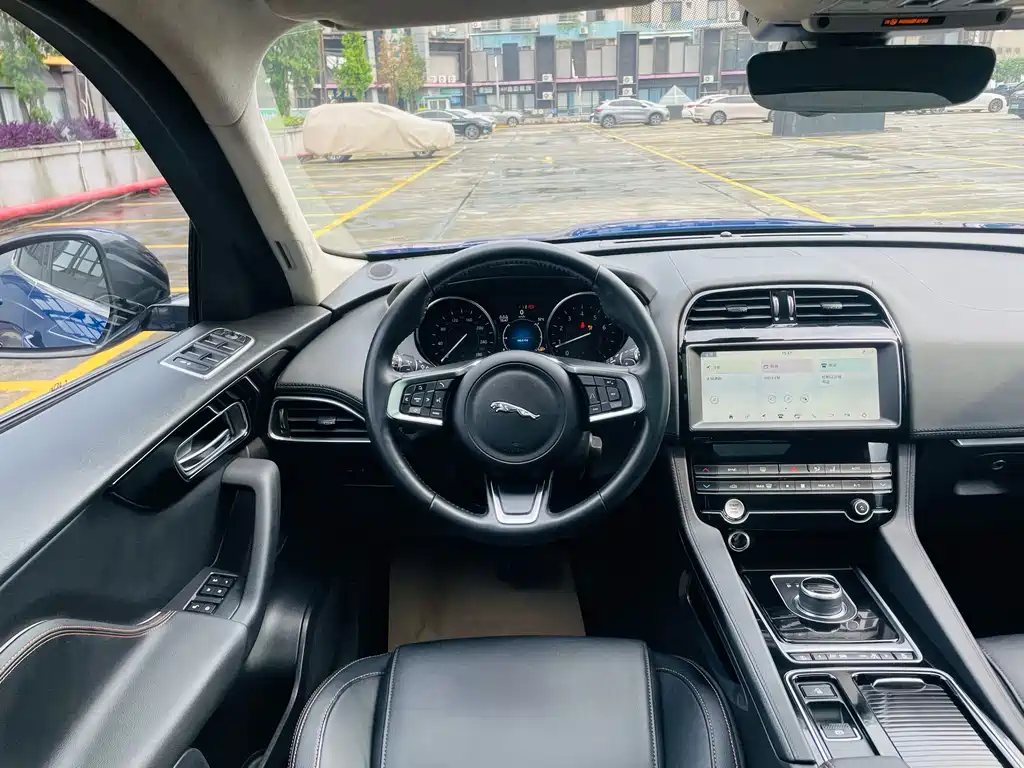 Jaguar F-PACE 2020 — фото 10
