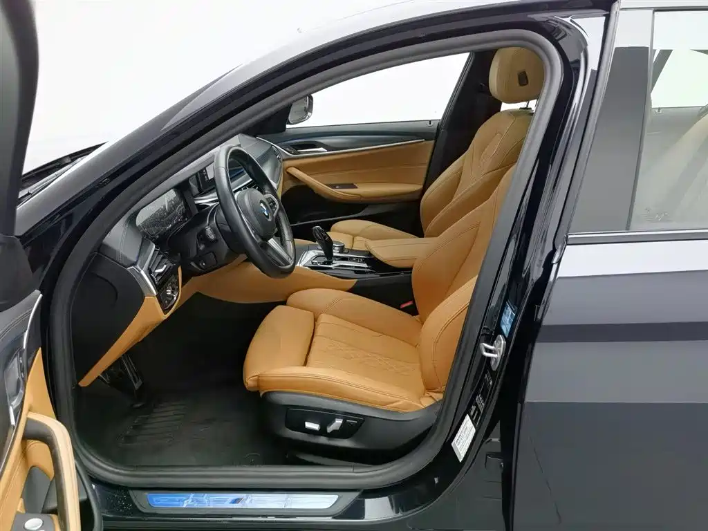 BMW 5 Series 2021 — фото 10