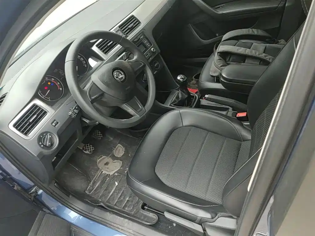 Skoda Rapid Spaceback 2016 — фото 15