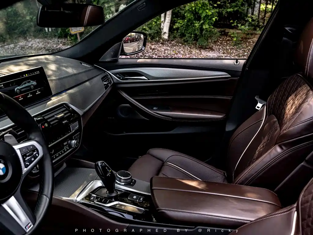 BMW 5 Series 2020 — фото 10