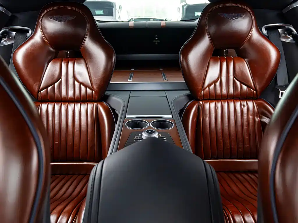 Aston Martin Rapide 2013 — фото 17