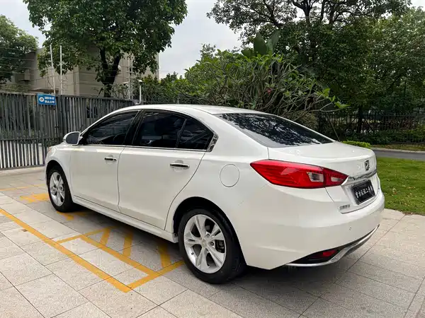 Zotye Z500 2015