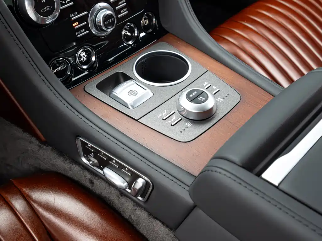 Aston Martin Rapide 2013 — фото 13