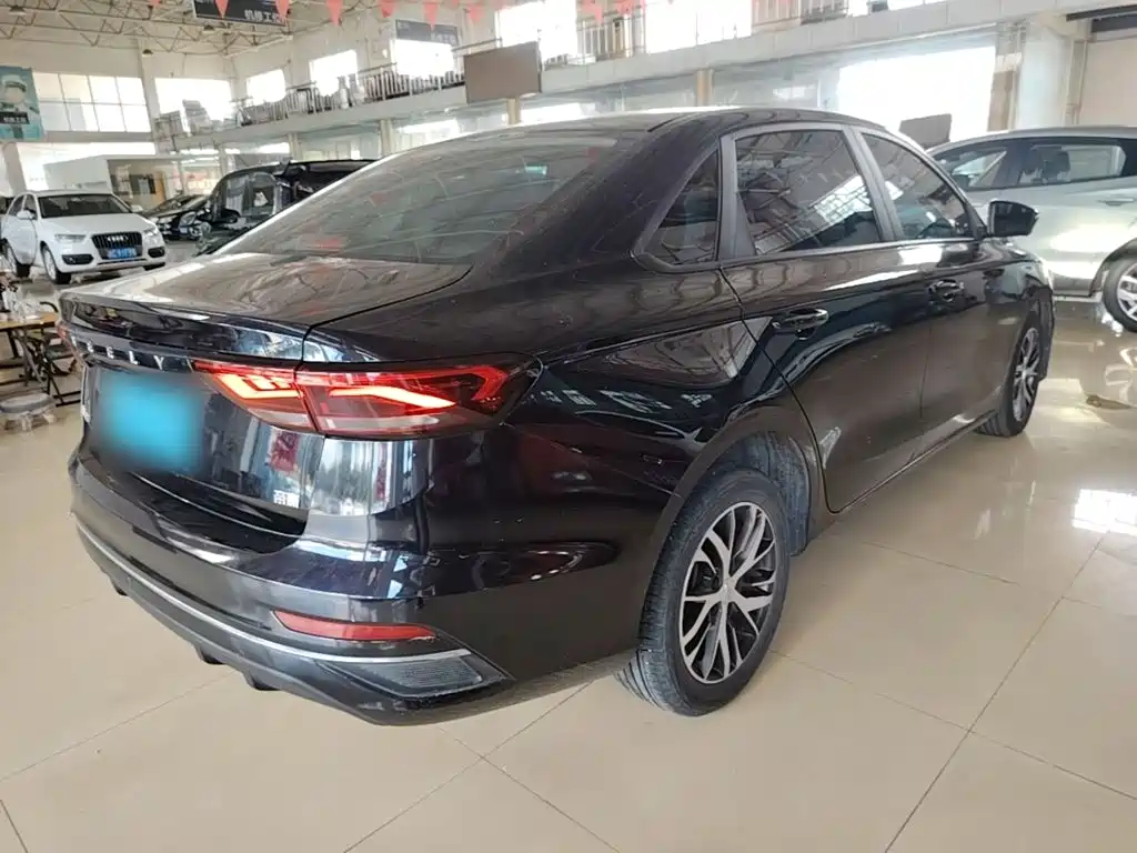 Geely Emgrand 2021