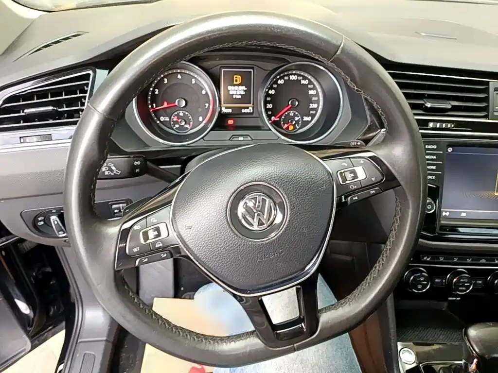 Volkswagen Tiguan L 2018 — фото 11