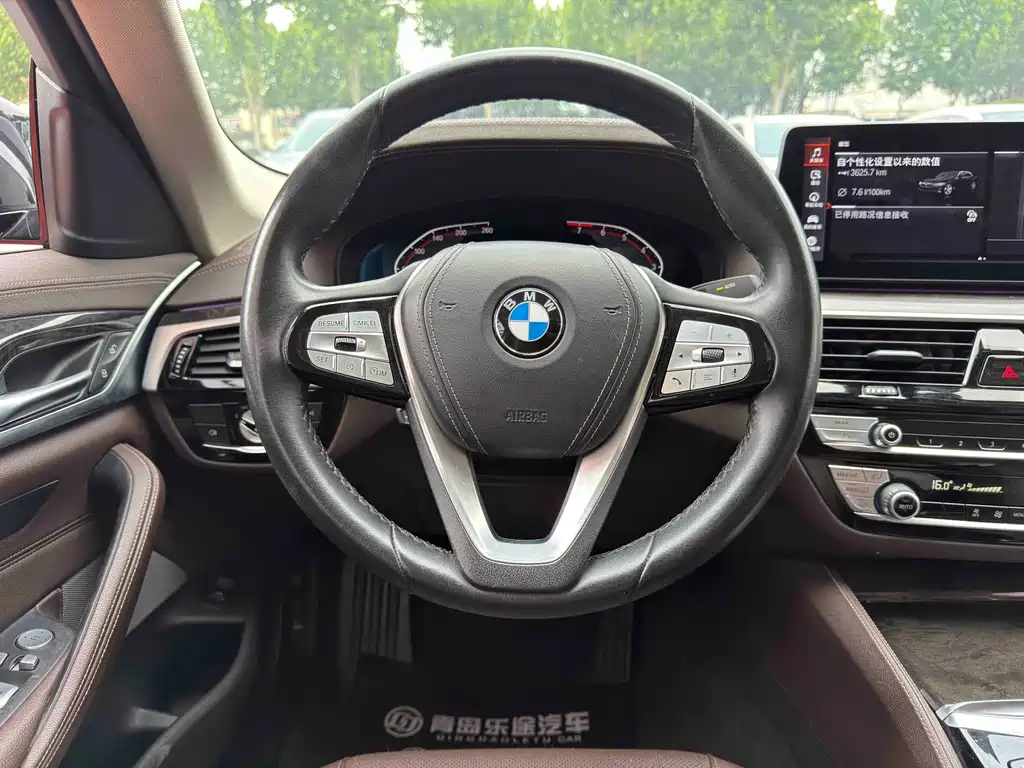 BMW 5 Series 2022 — фото 12