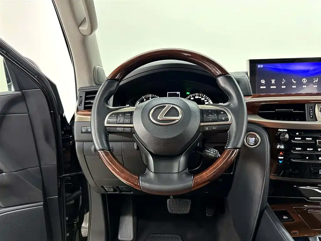 Lexus LX 2020 — фото 14