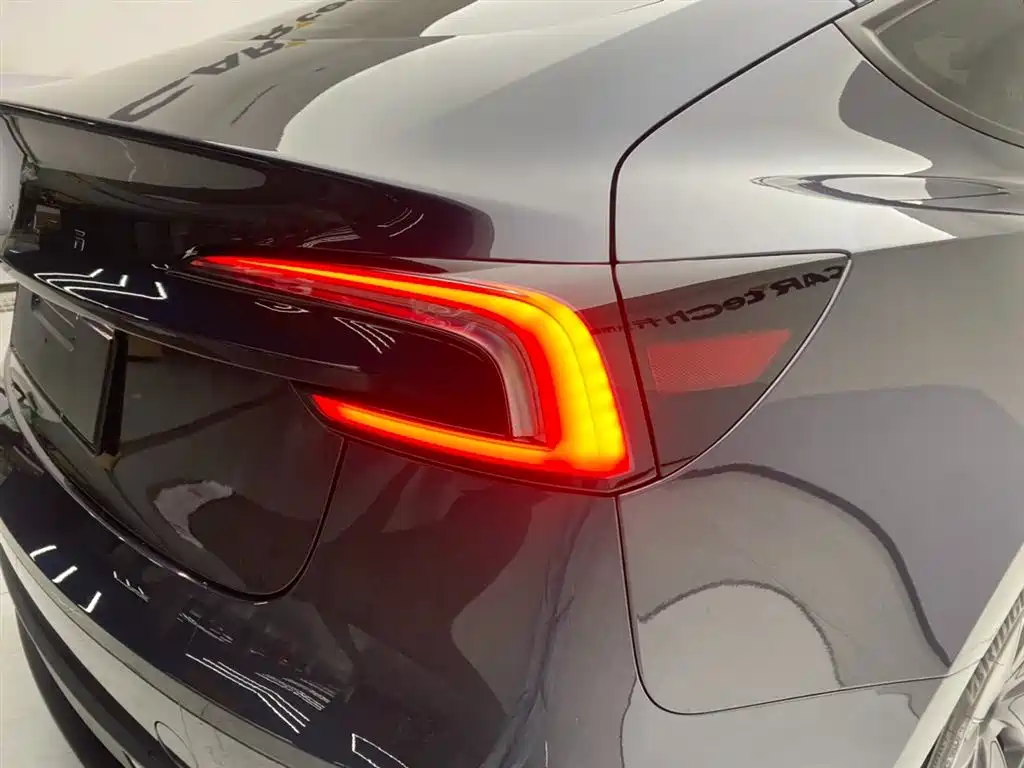 Tesla Model 3 2025 — фото 10