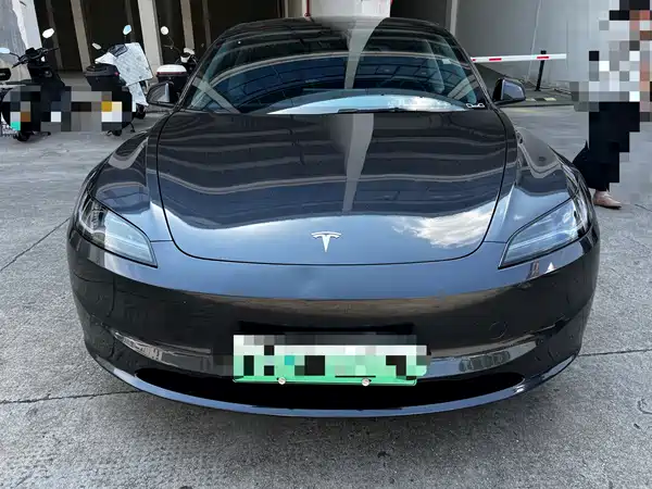 Tesla Model 3 2024