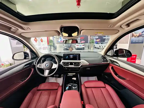 BMW iX3 2025