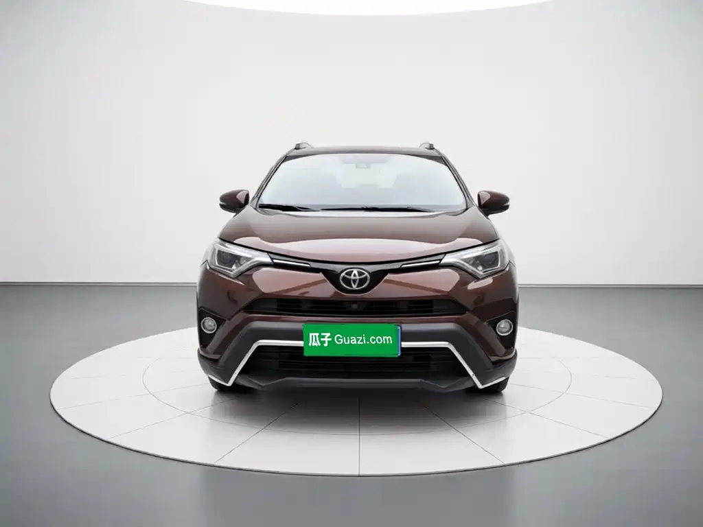 Toyota RAV4 2018 — фото 2
