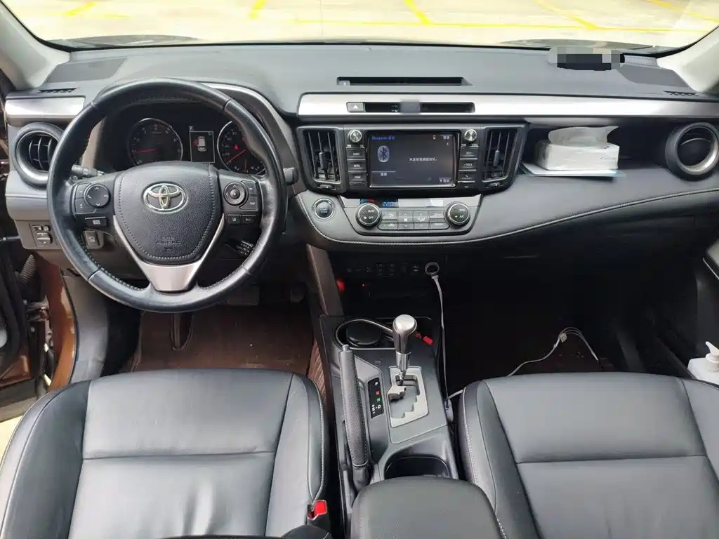 Toyota RAV4 2018 — фото 10