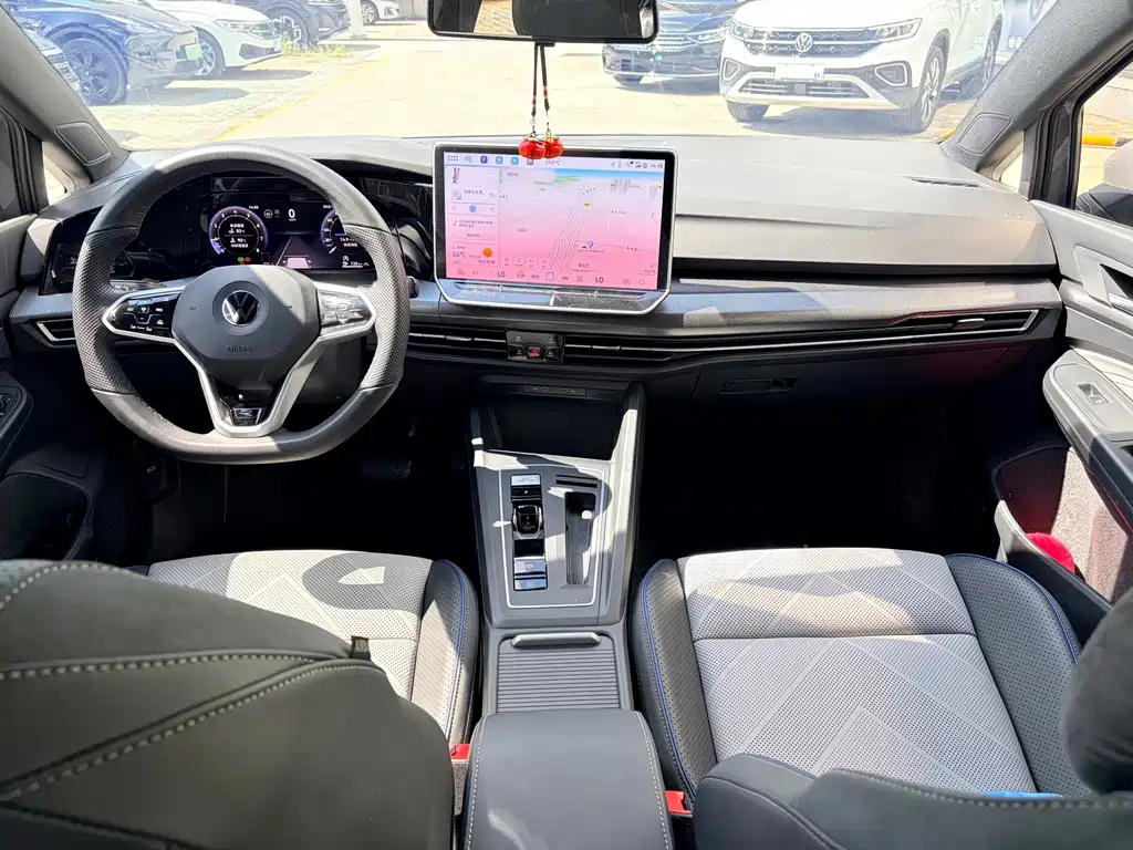 Volkswagen Golf 2025