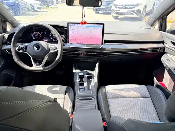 Volkswagen Golf 2025