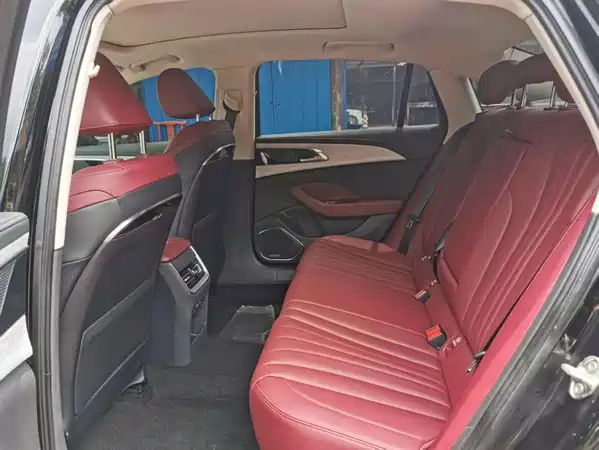 Hongqi H5 2025
