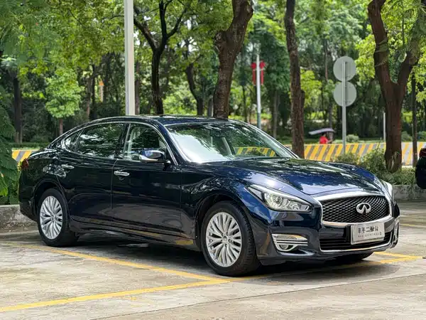 Infiniti Q70 2017