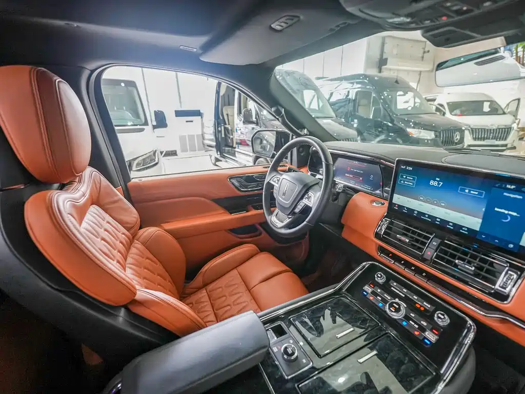 Lincoln Navigator — фото 14