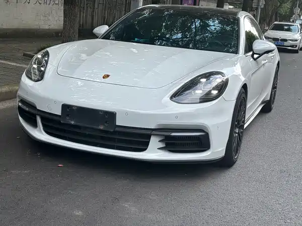 Porsche Panamera 2021
