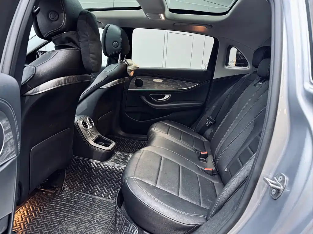 Mercedes-Benz E-Class 2022 — фото 10