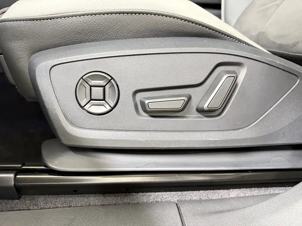 Audi Q3 2022 — фото 16