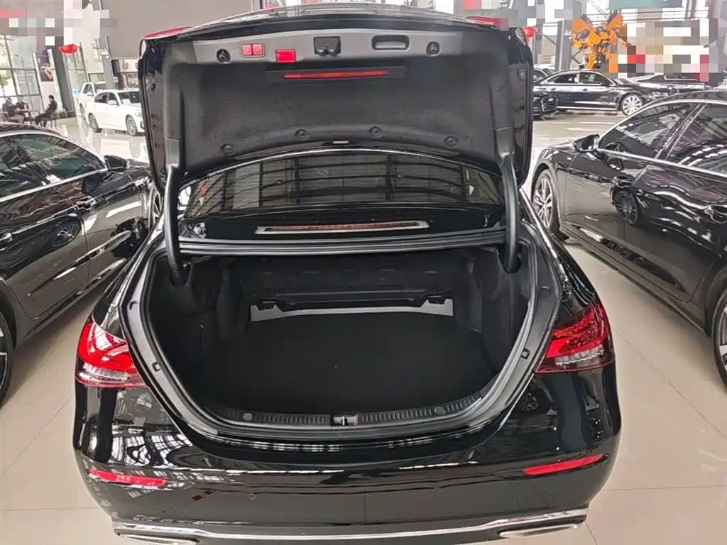 Mercedes-Benz E-Class 2022 — фото 19