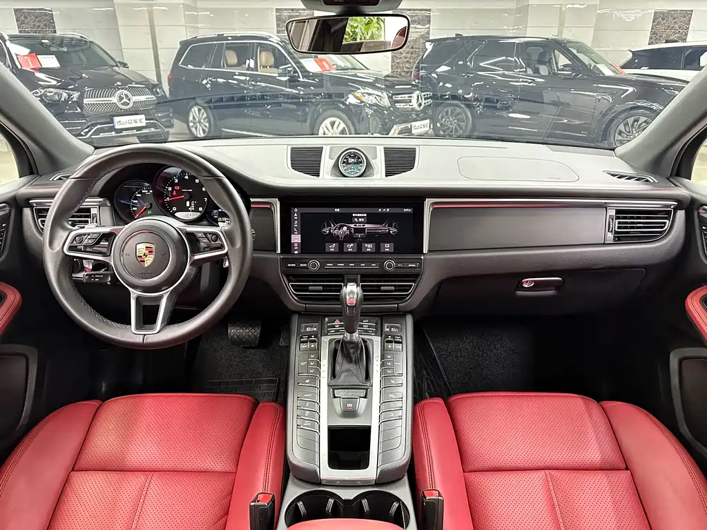 Porsche Macan 2019 — фото 13