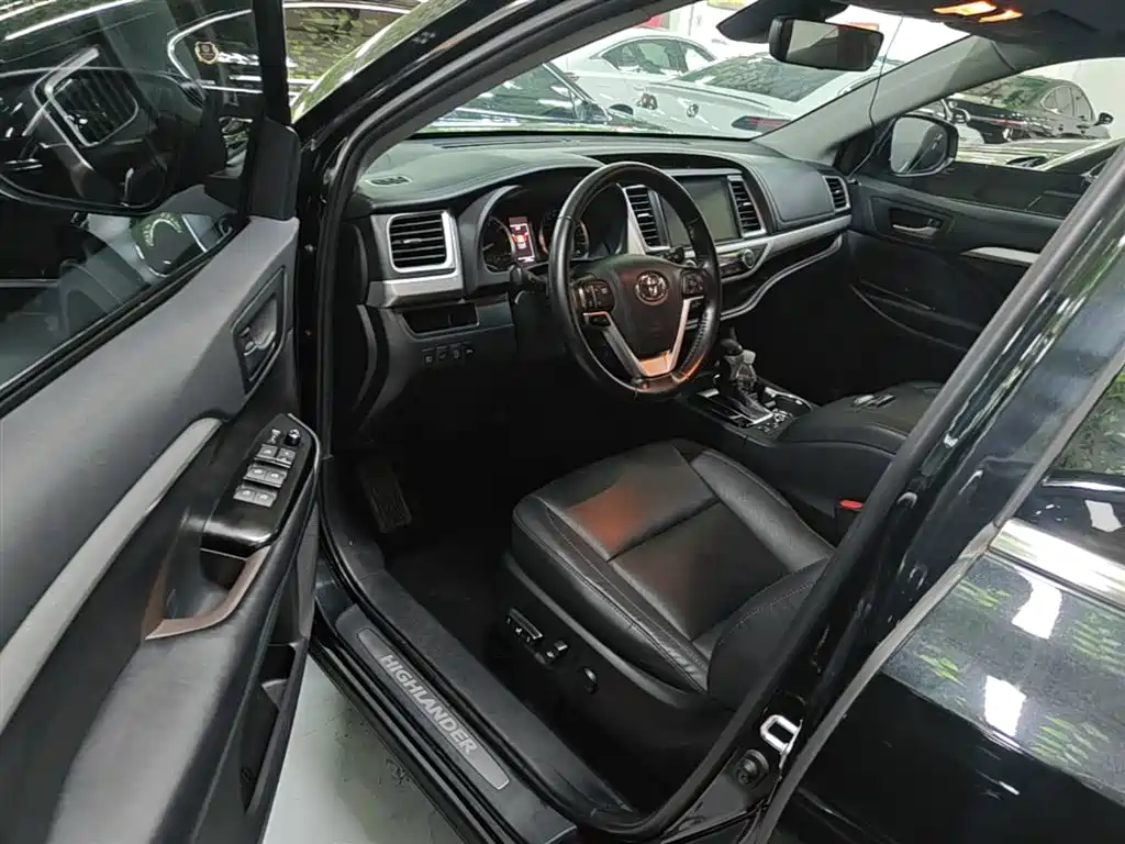 Toyota Highlander 2020 — фото 16
