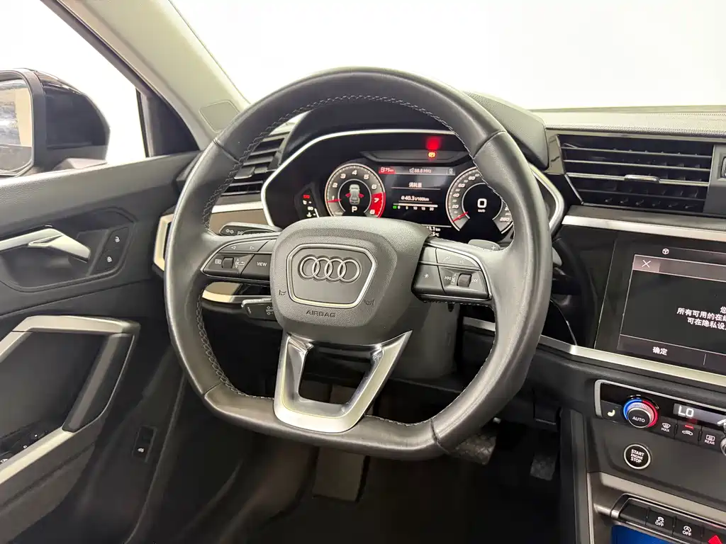 Audi Q3 2022 — фото 12